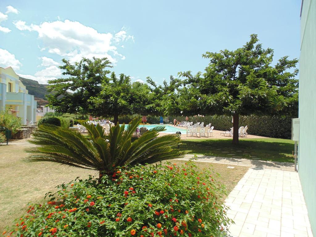 Resort Isola Rossa บอซา ภายนอก รูปภาพ