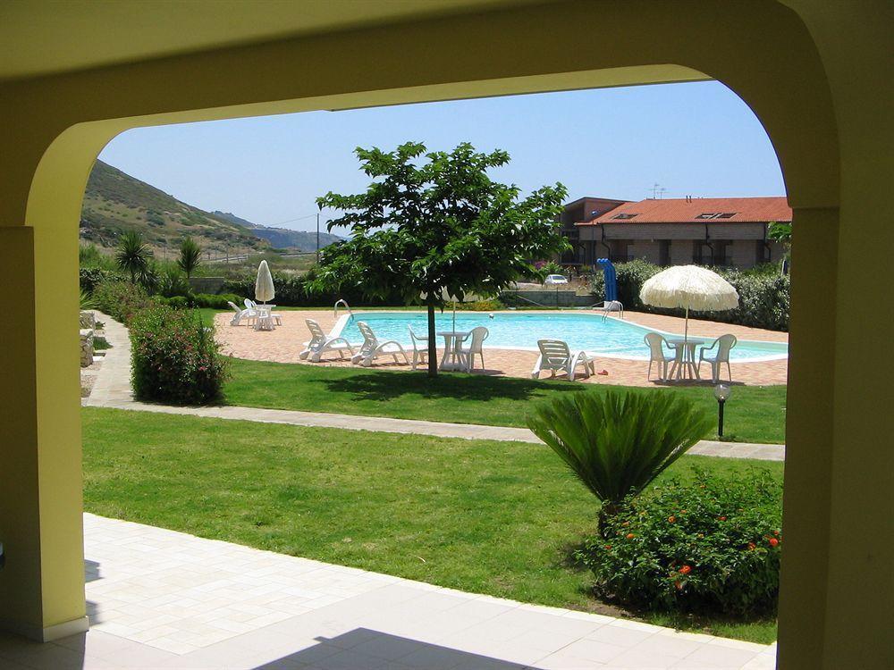 Resort Isola Rossa บอซา ภายนอก รูปภาพ